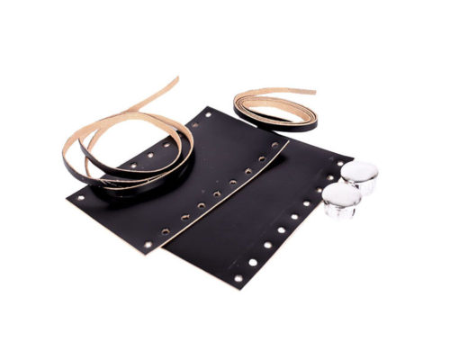 Manopole stringate in cuoio nero